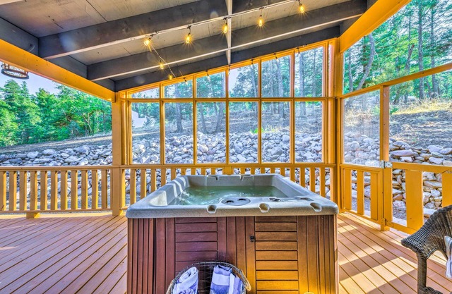 ‘Bluebird Pines’ Cabin with Gas Fire Pit & View!