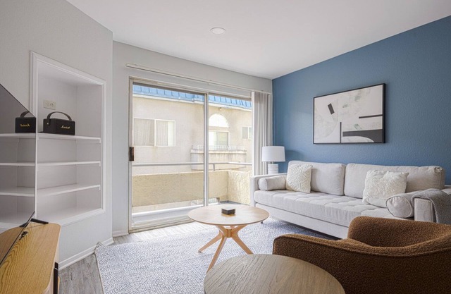 Blueground | Sherman Oaks, view, nr Lake Balboa