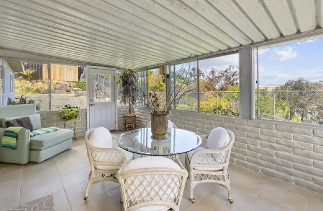 Bluff Bungalow/VIEW/3 mi to beach/King bed/Pet friendly