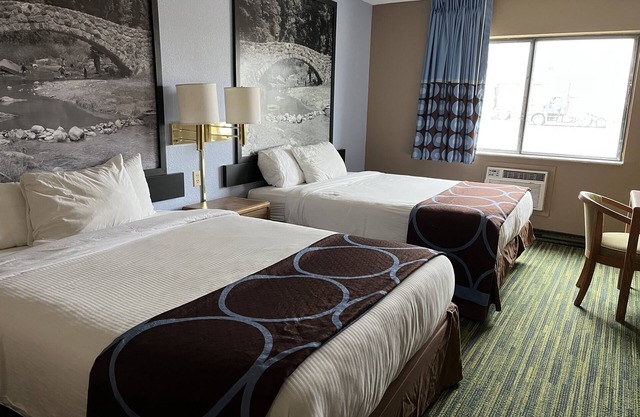 Boarders Inn & Suites by Cobblestone Hotels - Waterloo/Cedar Falls