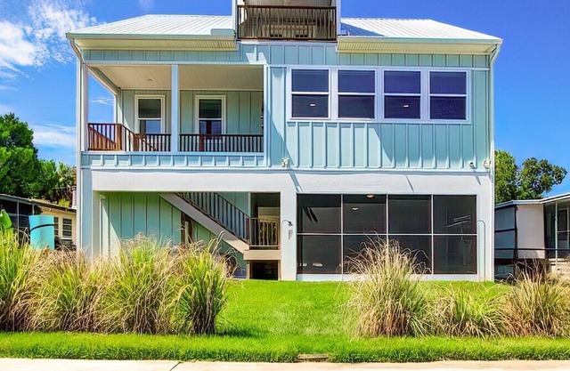 Boater’s Paradise! Stunning Views! Deep water canal, Gulf & River access,