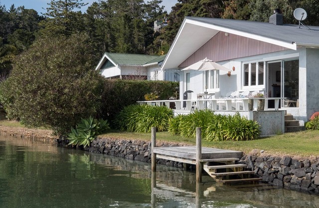 Boaties Paradise - Charming waterfront cottage.