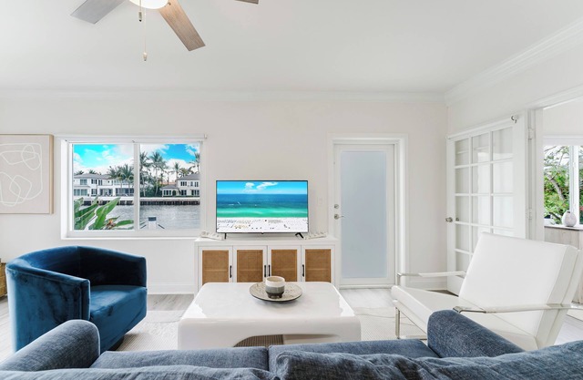 Boca Waterfront Getaway - Pool, Hot Tub, Gym & Views