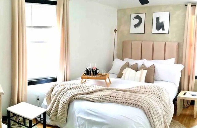 Boho Chic House w/hot tub - 15 min from Niagara Falls!
