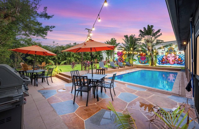 BOHO Paradise, KING Bed, POOL, 1 month+LONG Term Stays,PET FRIENDLY