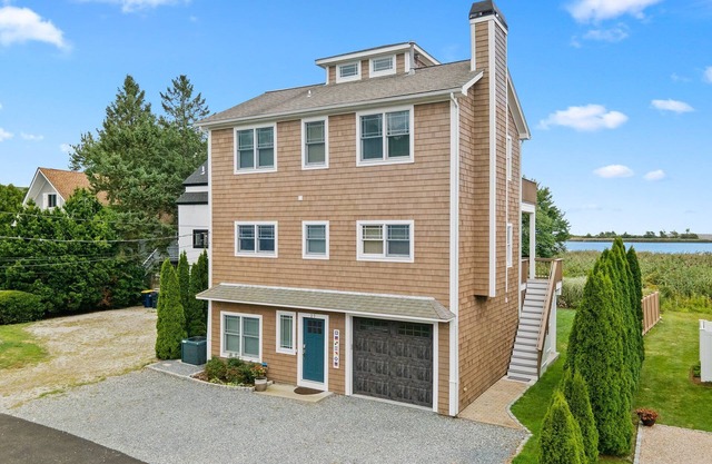 Bonnet Shores Beach House: Recently Renovated and Tastefully Furnished Getaway