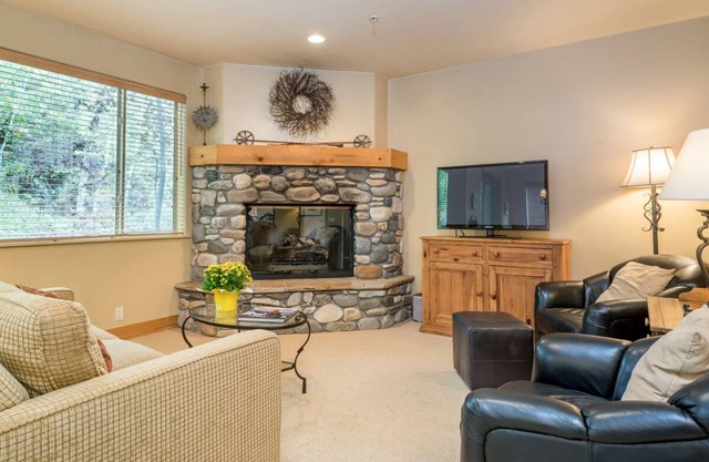 Book a Winter Getaway! Charming Corner Condo on Trail Creek With Shuttle Access and Shared Hot Tub!