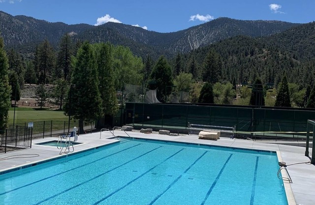 Book now for the holidays! We have Starlink and a cozy wood stove.