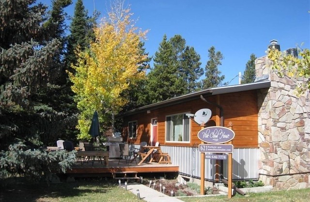 Book now for your Winter Wonderland stay! Have fun in the Snow! & Yellowstone!