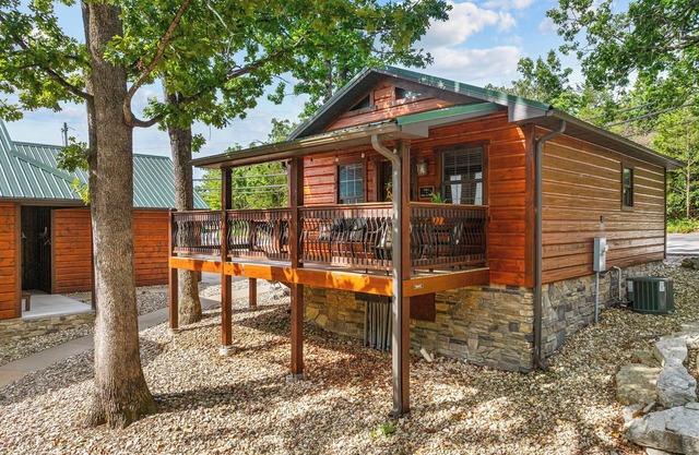 Book today! Private lake cabin with lake access!