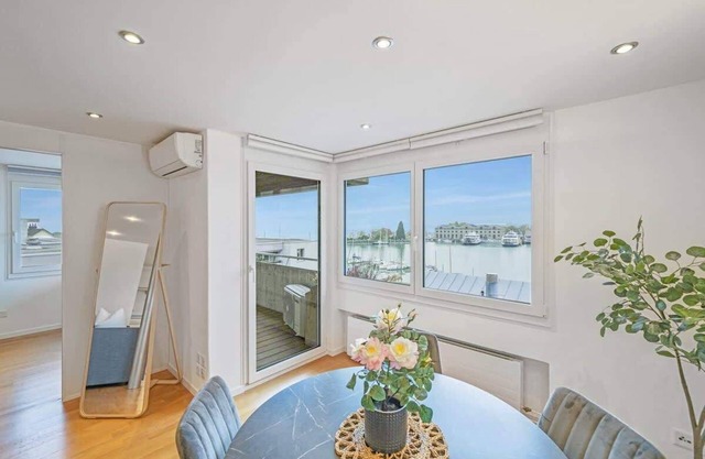 book2stay: Lakeview Apartment