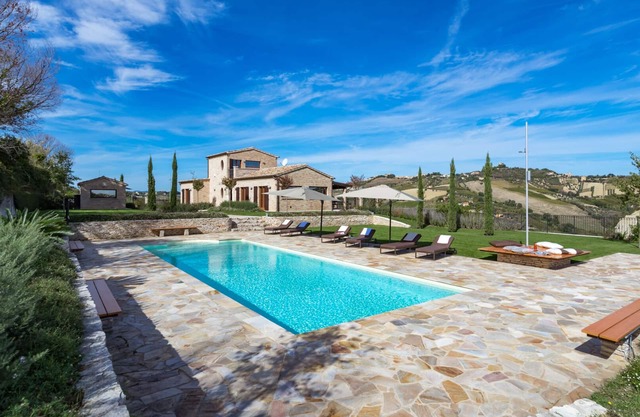 Borgo Da Monte 8, Emma Villas