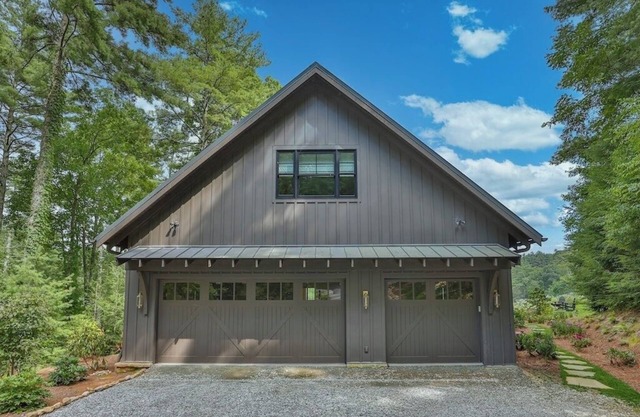 "Bougie Barn" on 21 Acres Near GlenCove & Mountaintop Golf & Lake Club- Sleeps 8