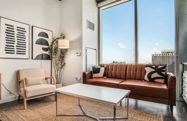 Boulevard Stays Highrise STU Sky Pool, Parking, Gym 28