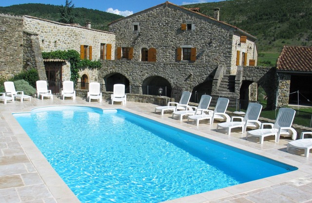 BOURGEOIS HOUSE 10 PEOPLE, LARGE PRIVATE POOL, PROPERTY OF 3500 m2