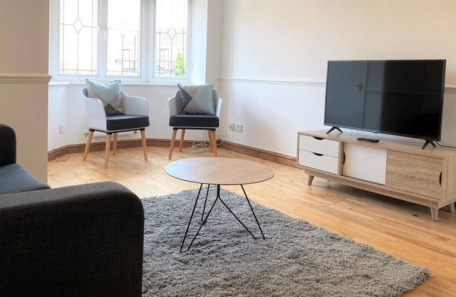 Bourton House 3 Bedroom, 4 Person accommodation