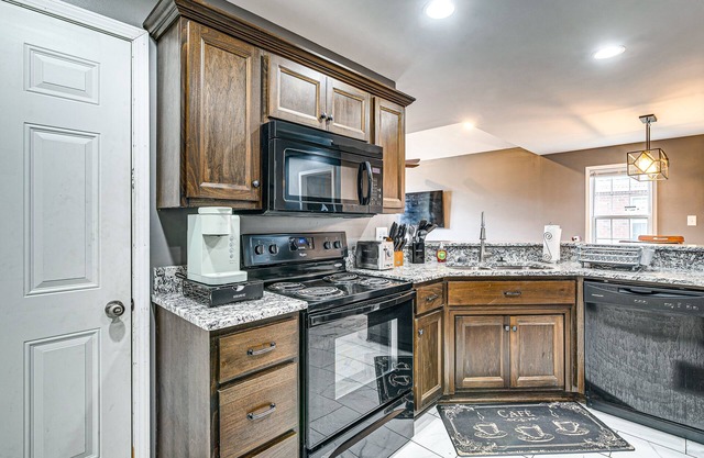 Bowling Green Duplex Rental ~ 5 Mi to Downtown!