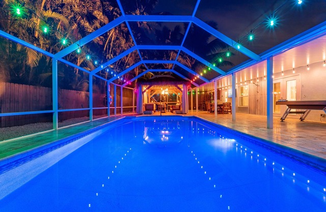 Boynton Beach Renovated House in Safest Area with Screened Pool & EV charger