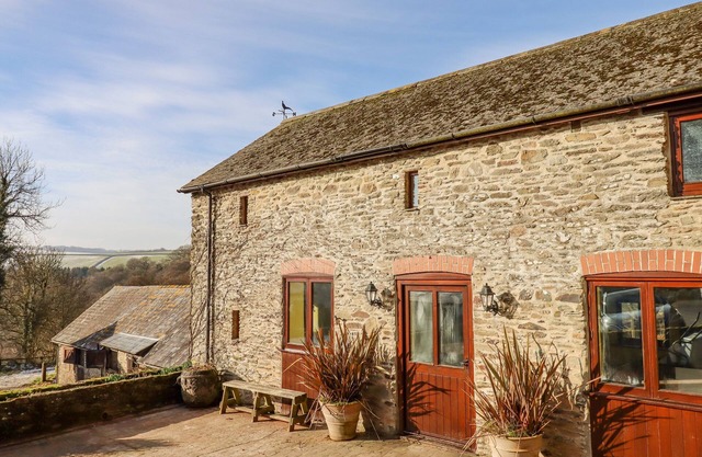 BRADLEY STABLES, pet friendly, character holiday cottage in Withypool