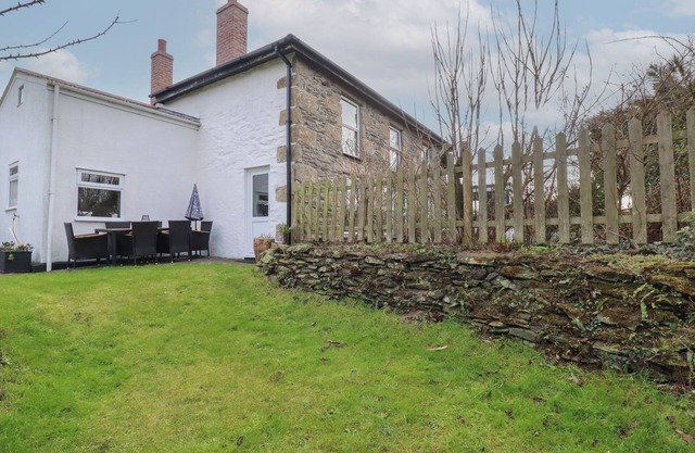 BRAMBLE COTTAGE, pet friendly, with a garden in Connor Downs