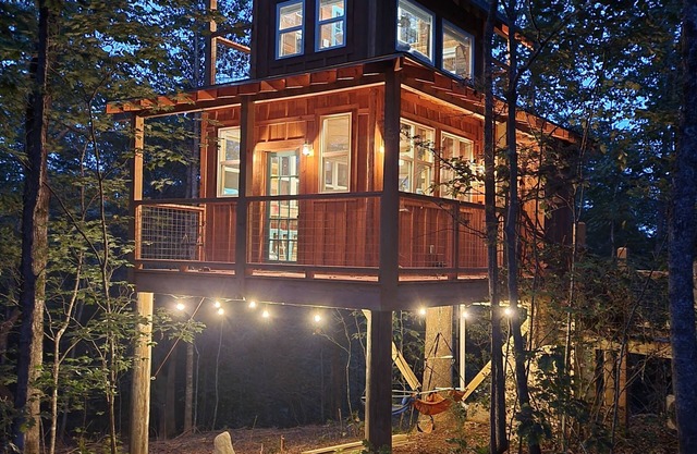 Branches Up Tree House Mountain Getaway