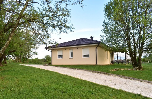 Brand Neu Villa for 5 people , in quiet rural village surroundings!