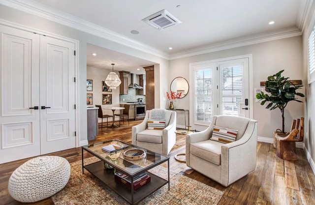 Brand New 1 Bedroom Luxury Bungalow steps from Sonoma Plaza