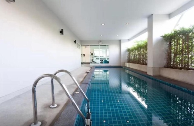 Brand-new 1-bedroom near mall