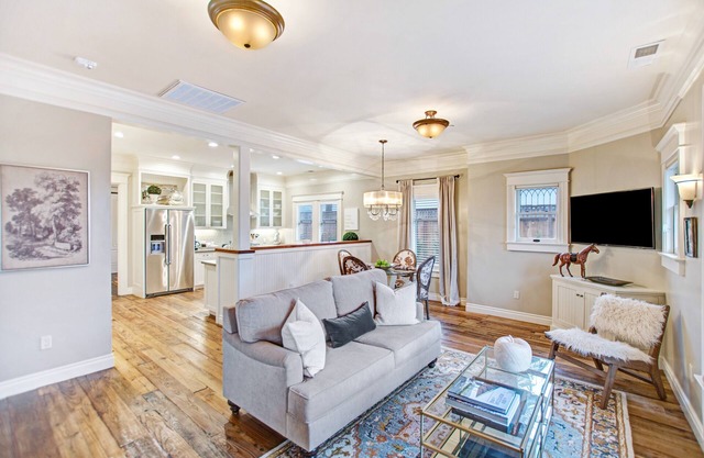 Brand New 2 Bedroom Master Suites with Chefs Kitchen Steps to Sonoma Plaza