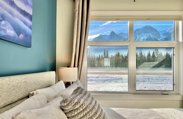 Brand New 3 BD Townhome - Amazing Mountain Views