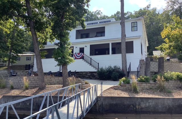 Brand New 7 Bedroom Lake House With Dock