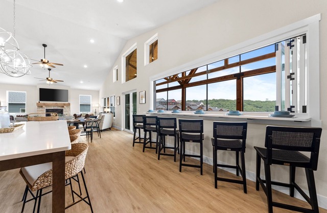 Brand New 7BR Luxury Lake View In/Out Pool Hot Tub