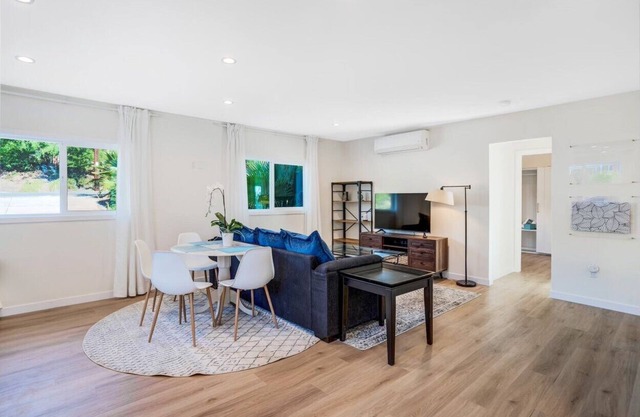 Brand New Adorable 2B Guest house with private parking