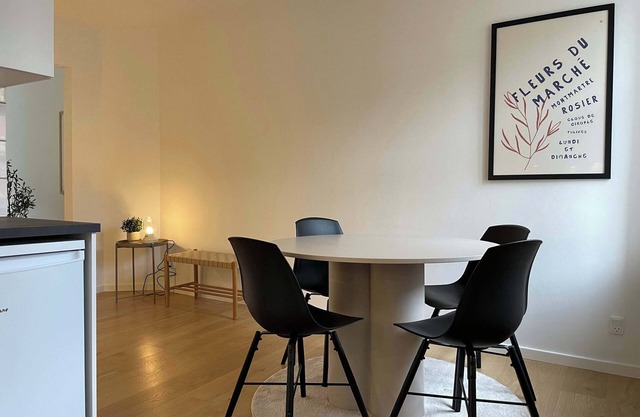 Brand New Aparment By the Lakes