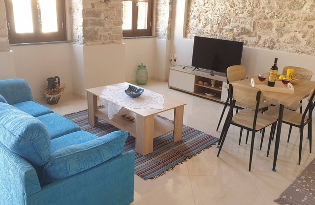 Brand new apartment on the main street of Pythagorion
