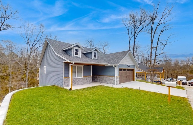 Brand-new, dog-friendly home among the treetops with great deck & location