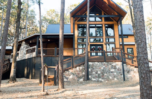 Brand New Glorious Grace Retreat 3 Bdrm, 3.5 Bath with Loft Bunkroom/Gameroom