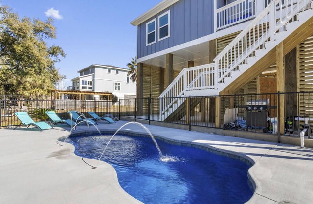 Brand new house, Beach views, Heated pool & more!