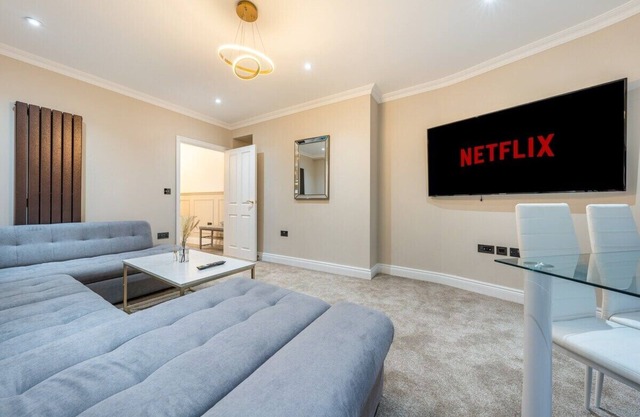 Brand New House by Canary Wharf/Bow