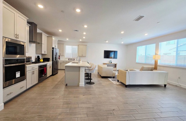 Brand New Spacious 4-BR house in lovely Roseville