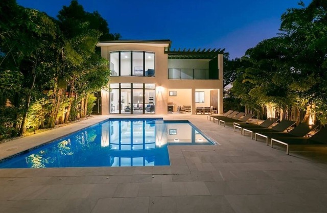 Brand new Villa for 14 ! Pool / PING PONG