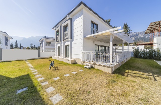 Brand New Villa, w/Full Amenities and swimming pool