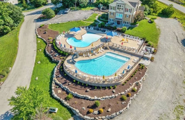 Branson Retreat Lodge – Hot Tub, Pools & Game Room