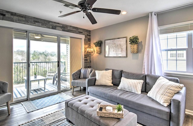 Branson Retreat w/Balcony & 18-Hole Golf Course!