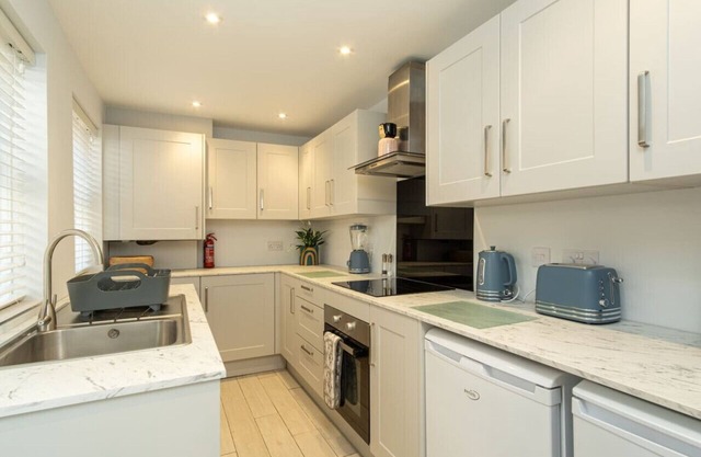 Branston House - Modern home with garden