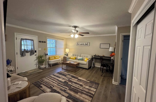 Brayden House-Charming 2 bedroom, 1 bath house. Newly renovated. Great location.