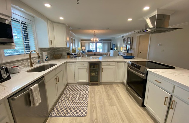 “Breakers East 101” Gulf Front 2BR/2BA Beach setup included