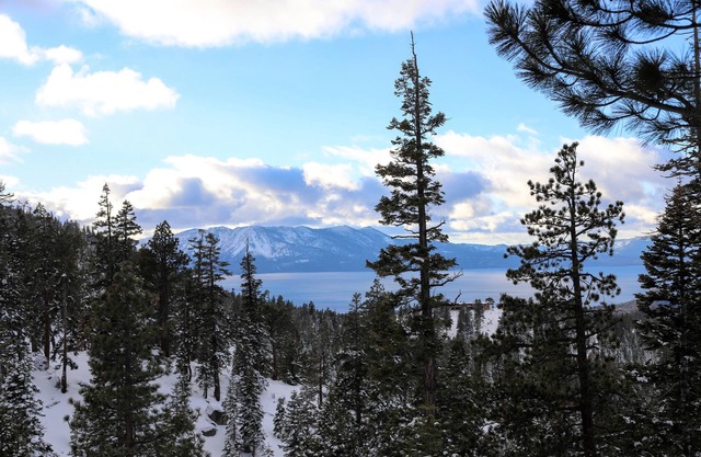 BREATHTAKING LAKE AND MOUNTAIN VIEWS! 2 PRIVATE BALCONIES! HIKE OUT!
