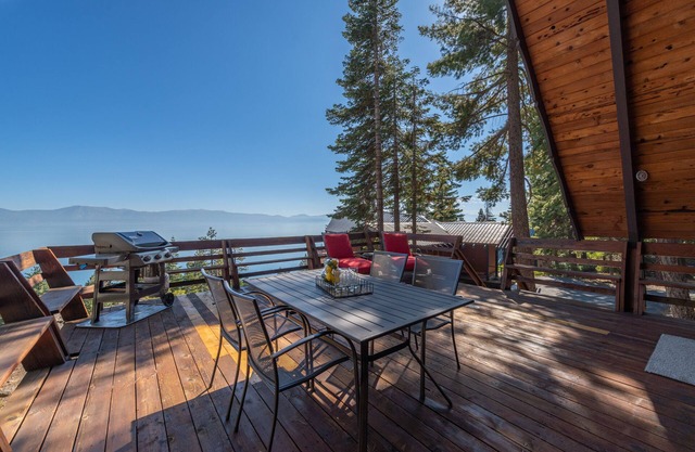 Breathtaking Mountain/Lake View, A Frame, Dogs OK- Nightingale Lakeview