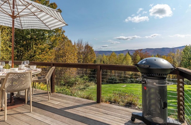 Breathtaking views, fire pit, pond!